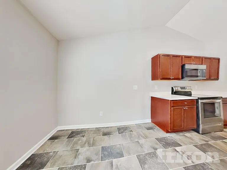 129 Ridgemoore Ct — Photo 4