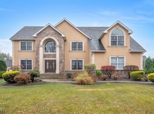 212 Old Sand Rd, Fairfield, NJ 07004