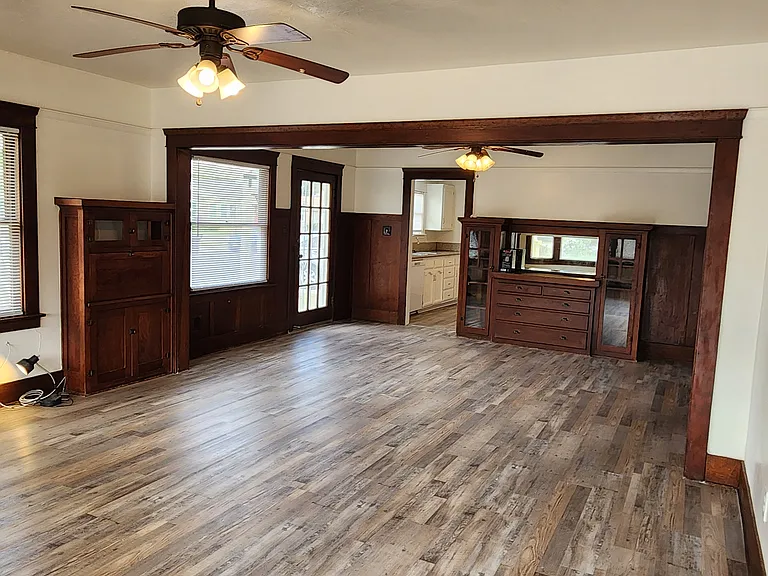 401 N Cherry St — Photo 5