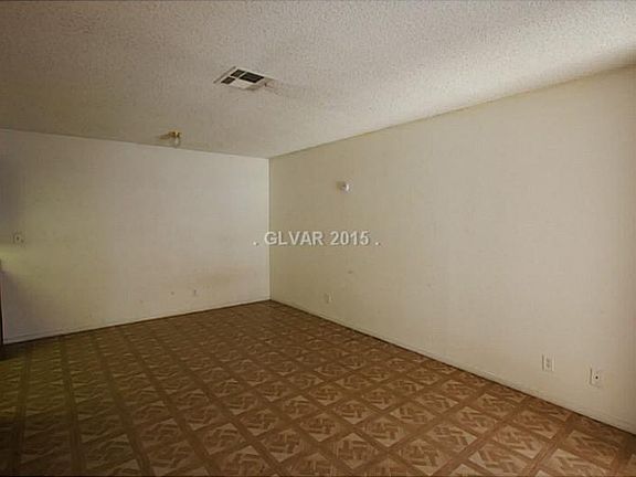 3rd image of 425 N Lamb Blvd