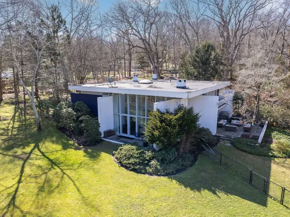 17 Pine Ridge Road, Woodbridge, CT 06525