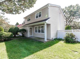 16 Dellmarie Ln, Nesconset, NY 11767