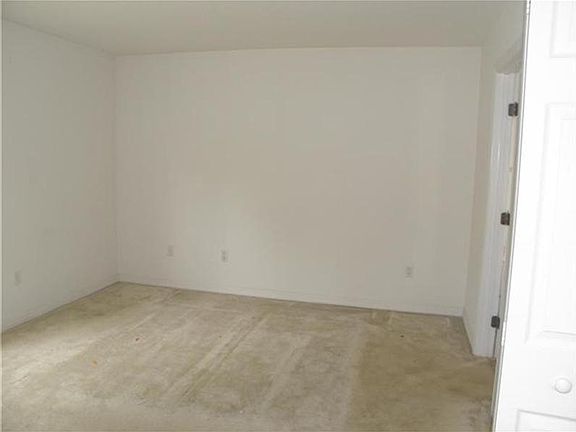 3rd image of 2600 NE 29th Ter