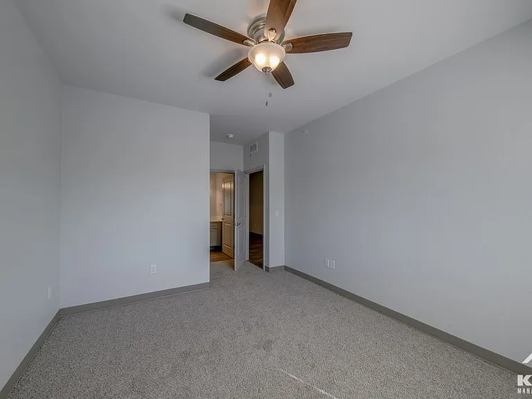 Indian Point Apartments — Photo 39