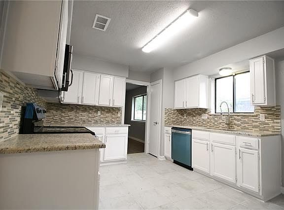 3rd image of 2417 Idlewood Dr