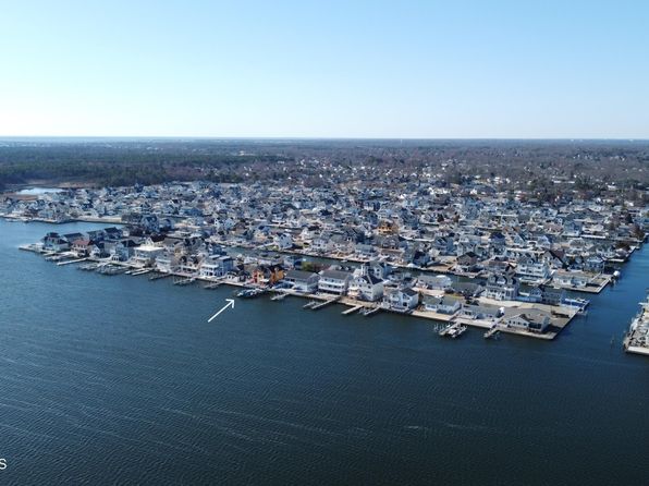 1850 Ensign Court, Toms River, NJ 08753