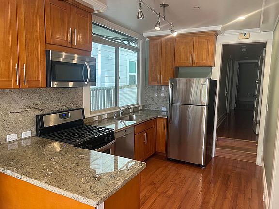 2nd image of 823 Oak St #827A