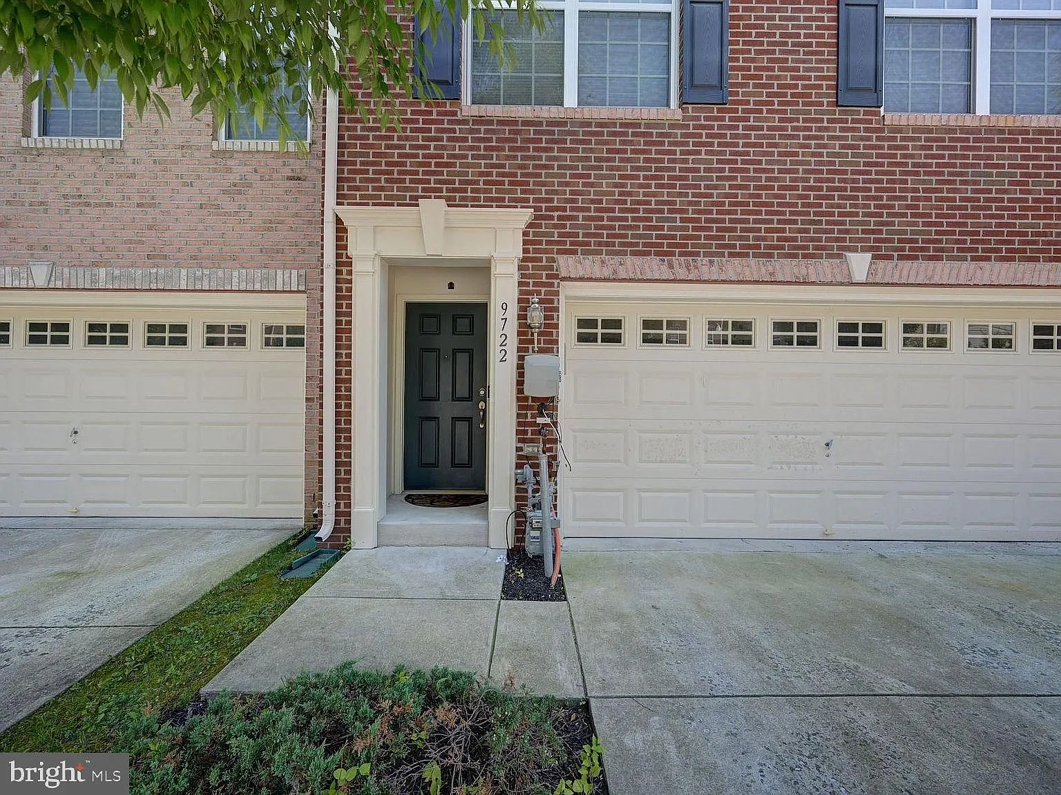 3 bed, 3.5 bath, 2413 sqft, $3,595 — Photo 2