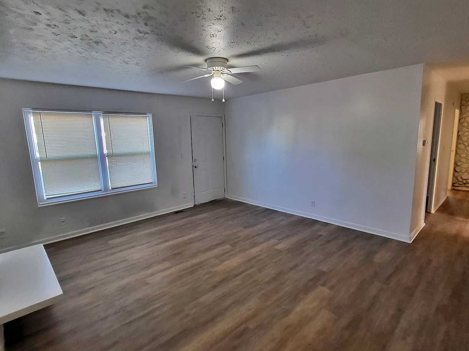 3 bed, 1.0 bath, 1450 sqft, $1,350 — Photo 3