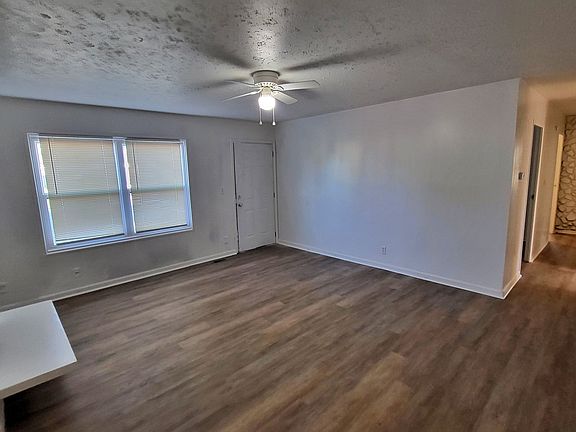 3rd image of 2332 Courtney Rd