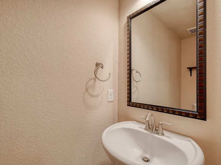 1912 Haskell St #2 — Photo 14