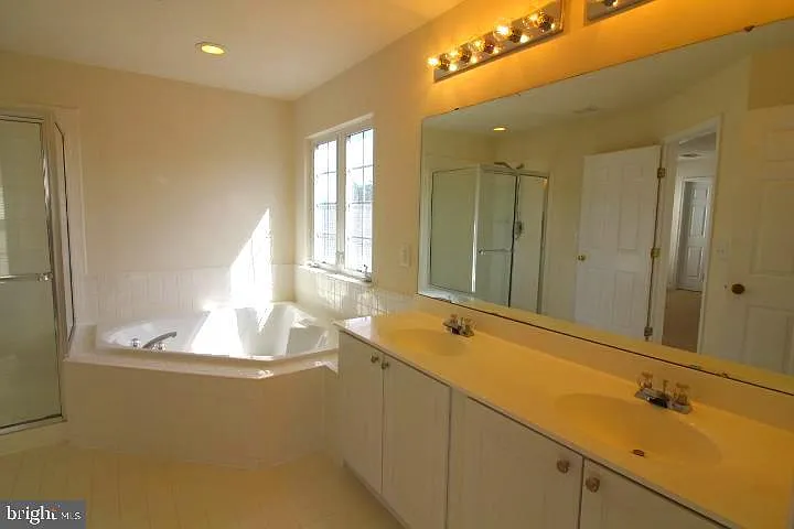 14201 Reidhall Pl — Photo 32