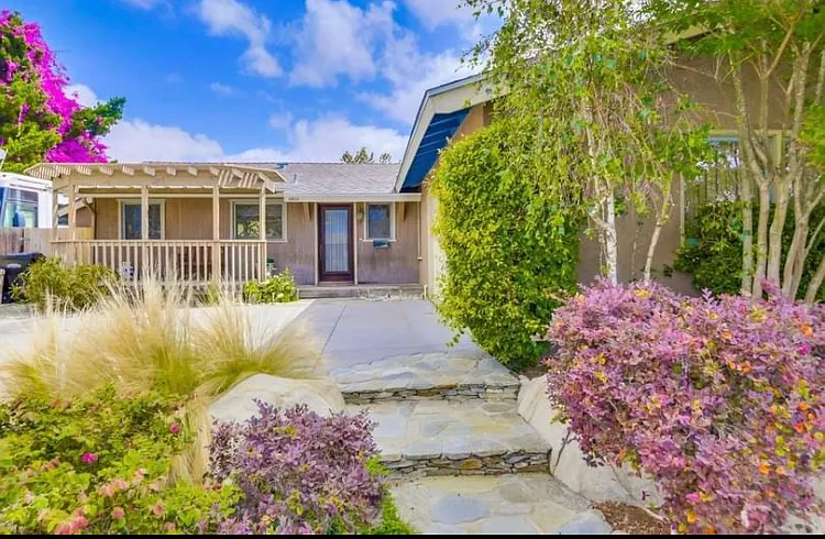 Mount Frissell Dr, San Diego — Photo 2