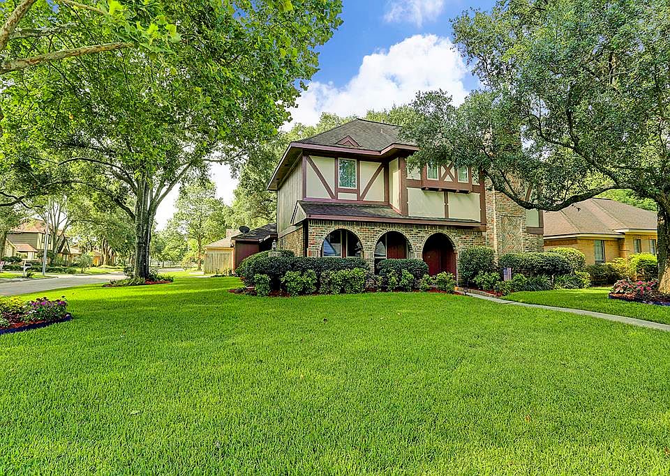 1st image of 10203 Greencreek Dr