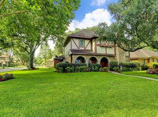 10203 Greencreek Dr, Houston, TX 77070