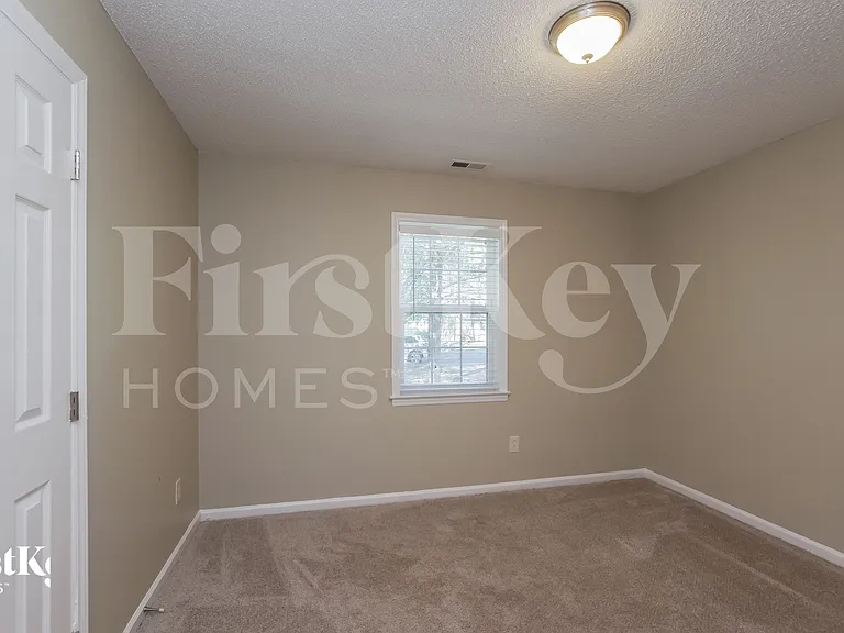 3204 Faircroft Way — Photo 16