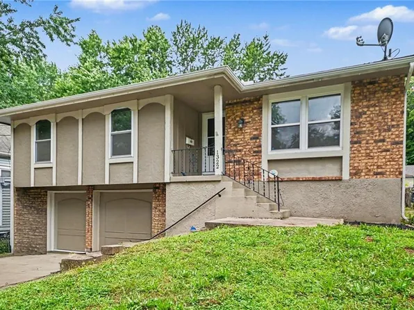 1322 S Hocker Ave, Independence, MO 64055