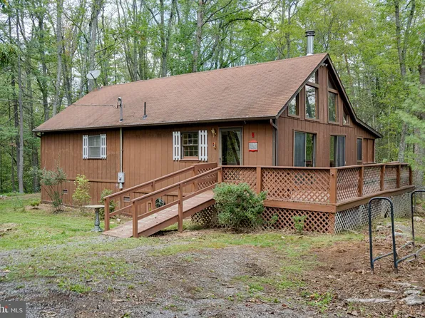 9 Hill Top Rd, Great Cacapon, WV 25422