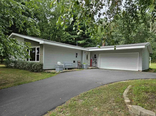 W7254 Oak Ridge Ct, Poynette, WI 53955