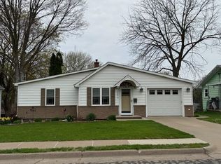 1851 Bunker Hill Rd, Dubuque, IA 52001