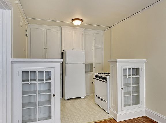 4th image of 587 Grand Ave APT 105