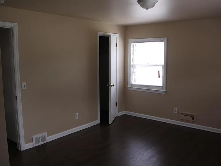 1519 Giddings Ave SE — Photo 2