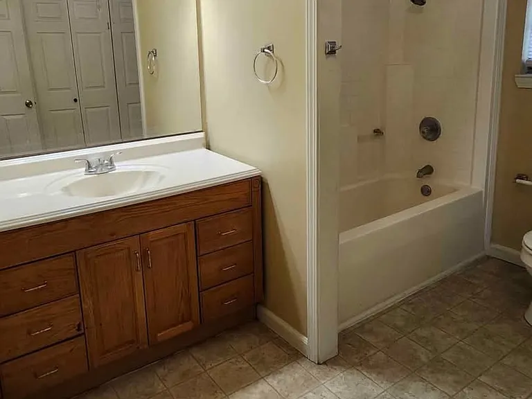 524 Warwick Dr — Photo 6