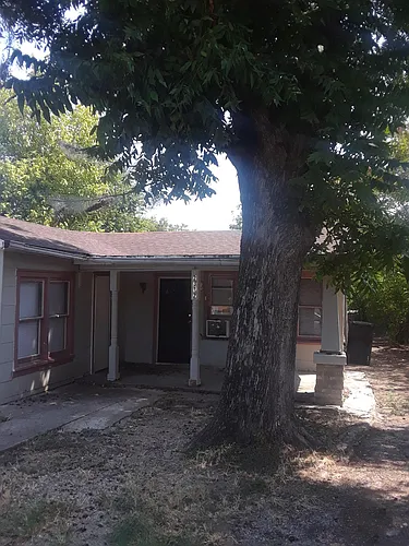 2312 Ross Ave Photo 1