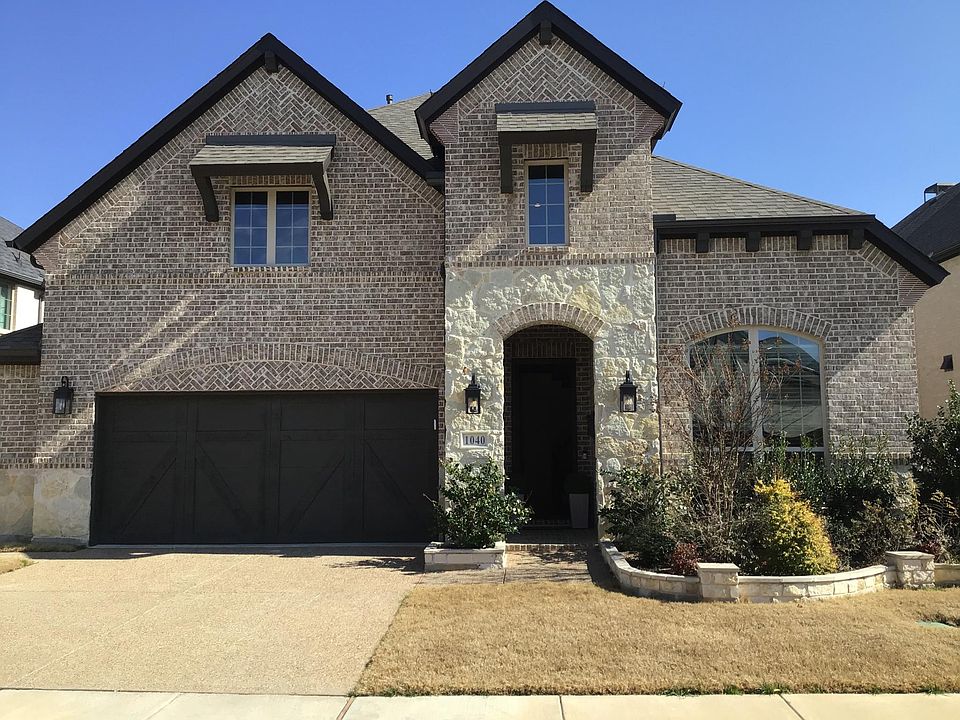 Castle Hills subdivision home with 5 bedrooms, 4 full baths, 2 dining areas, study, game room, media room and 2-car attached oversized garage. Downstairs has hardwood floors throughout family room, kitchen, foyer, and curved stairs. Walk to children's pla