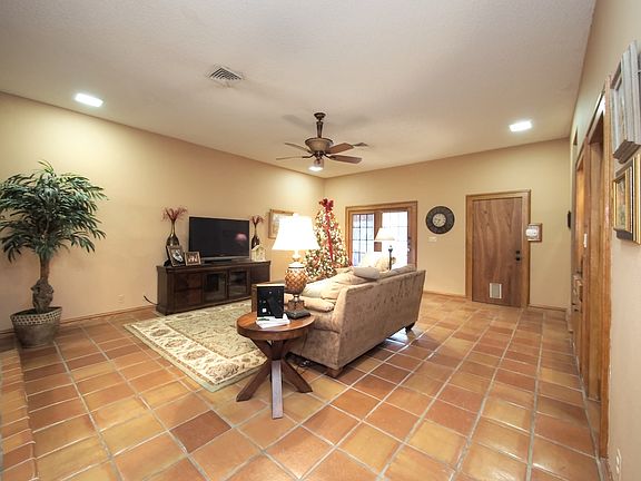 5th image of 4209 Spring Creek Dr