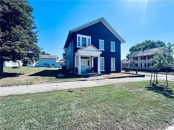 189 S 10th St, McConnelsville, OH 43756