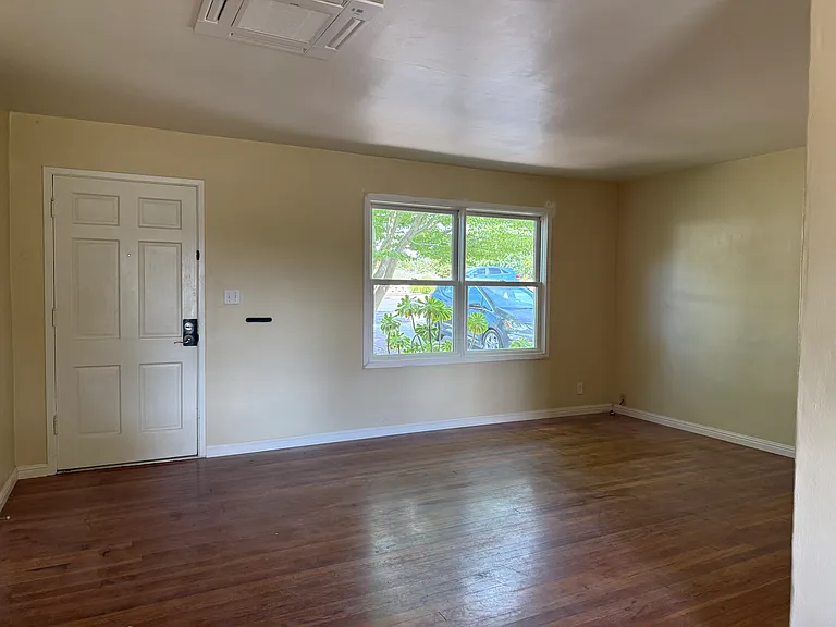 3064 Laurel St — Photo 12