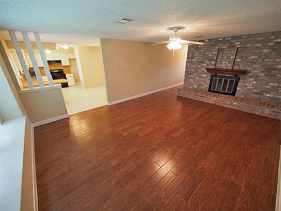 4th image of 22807 Elsinore Dr