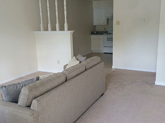 3rd image of 14411 Pine St #4
