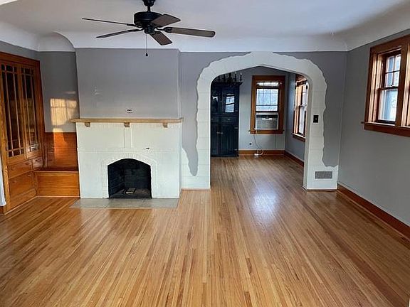 3rd image of 819 Carney Ave