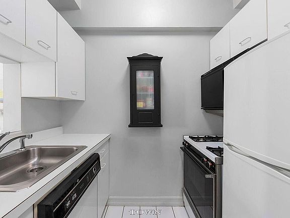 3rd image of 410 W 24th St APT 9E