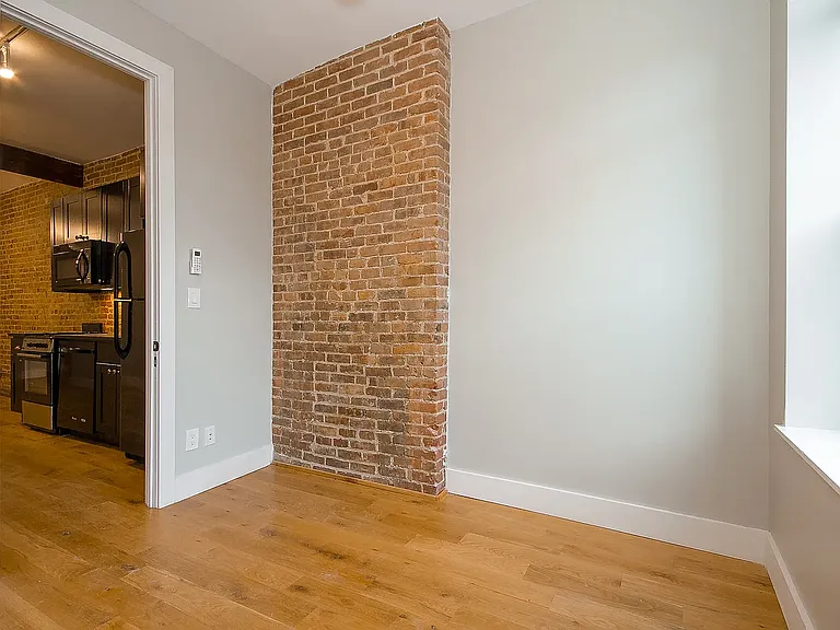 162 Pulaski St #3L — Photo 9