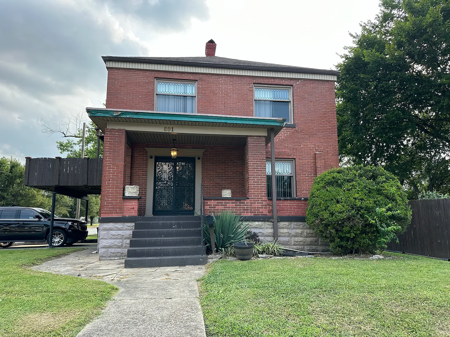 3 bed, 1996 sqft, $1,600 — Photo 1