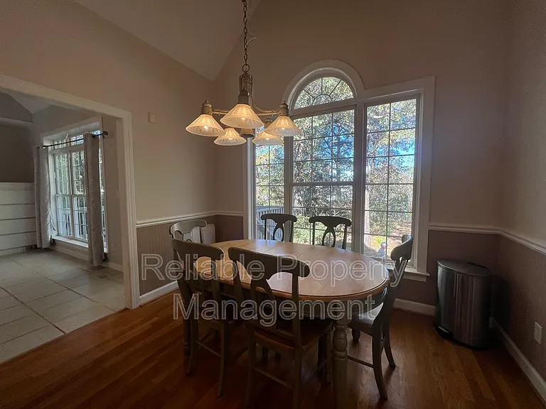 1004 Melville Ln — Photo 10