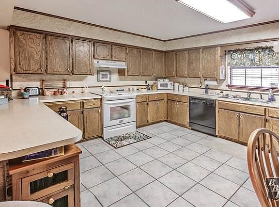 5th image of 1425 Chatsworth Dr