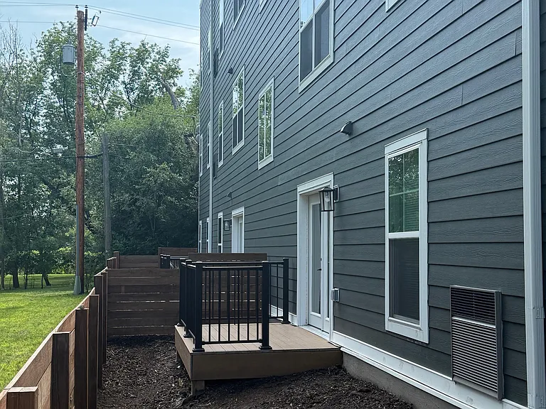 2212 W Stewart Ave #3 — Photo 6