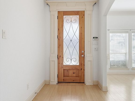 3rd image of 204 Trailwood Dr