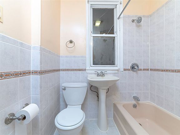 4th image of 212 Belvidere Ave Floor 2