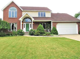69 Southpoint Dr, Lancaster, NY 14086
