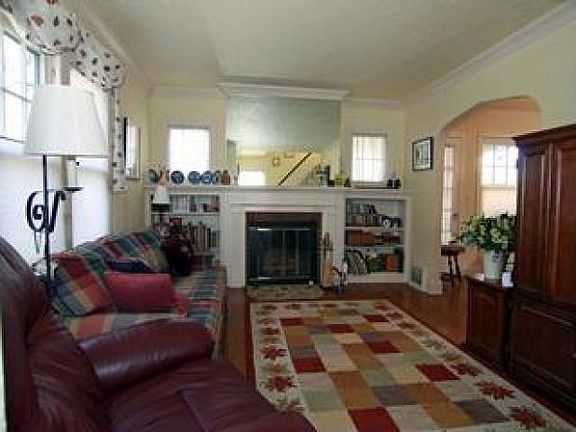 2nd image of 234 Hallock St