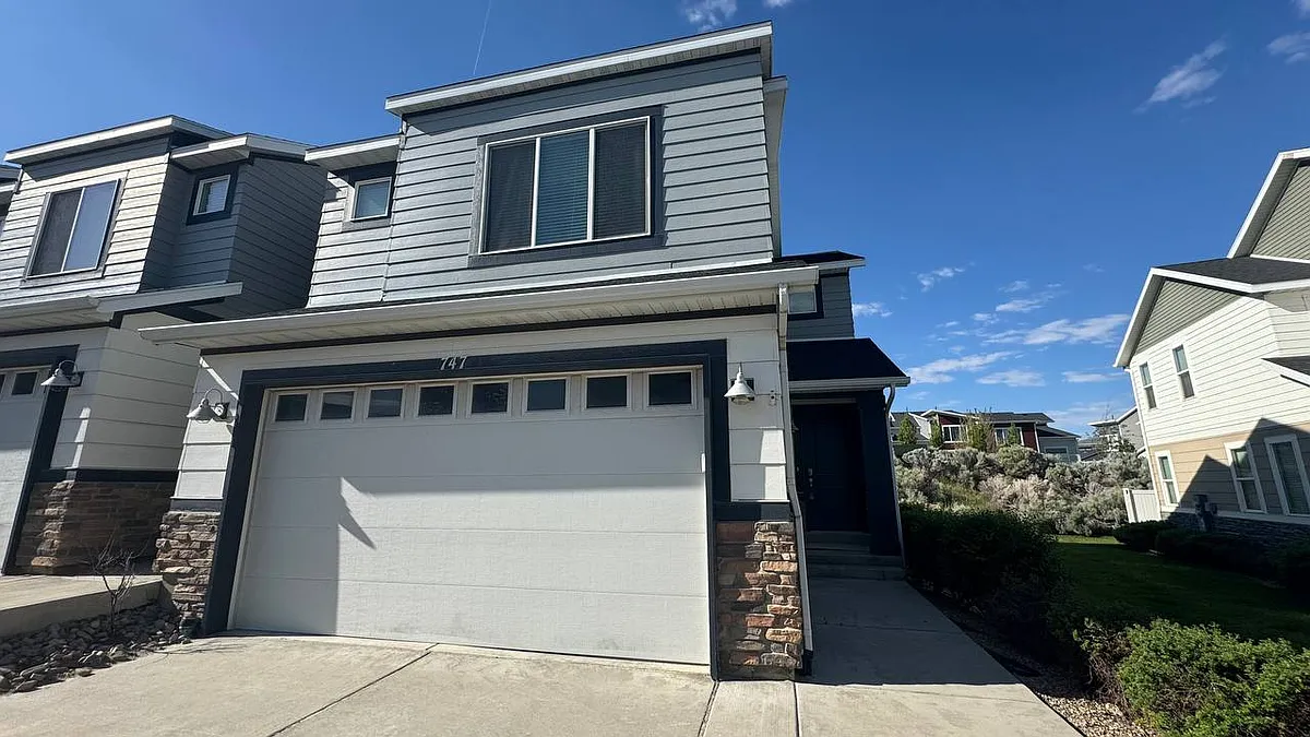 Building Photo - 747 W Gallant Dr