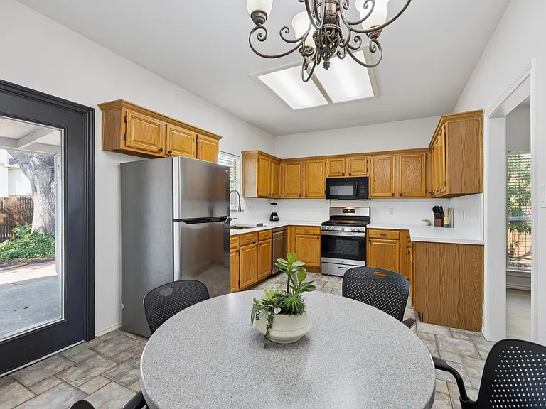 1823 Dew Valley Dr — Photo 11