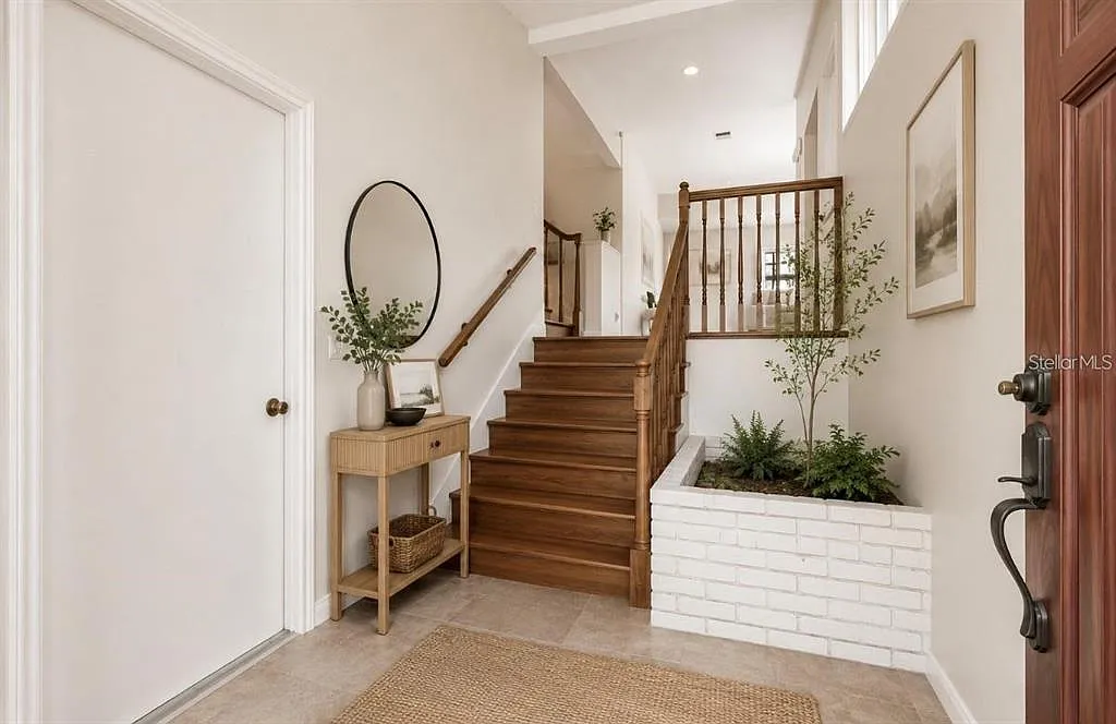 4 bed, 2.5 bath, 2411 sqft, $3,250 — Photo 4