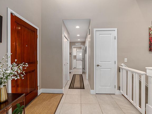 3rd image of 421 Ashton Ct SE