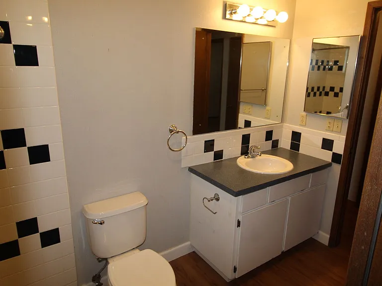 6903 N Cincinnati St — Photo 12